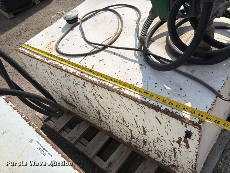 image for item MQ9157 (2) auxiliary fuel tanks