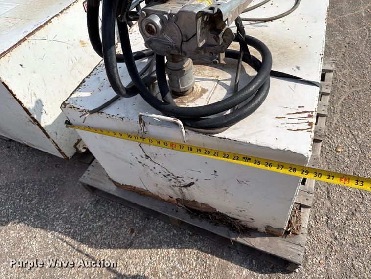 image for item MQ9157 (2) auxiliary fuel tanks