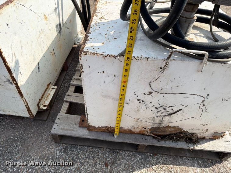 image for item MQ9157 (2) auxiliary fuel tanks