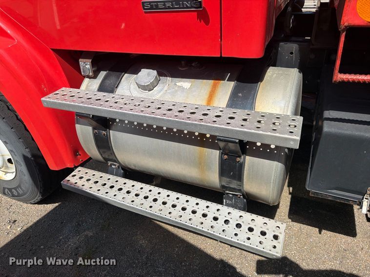 image for item MQ9158 2009 Sterling L7500 dump truck