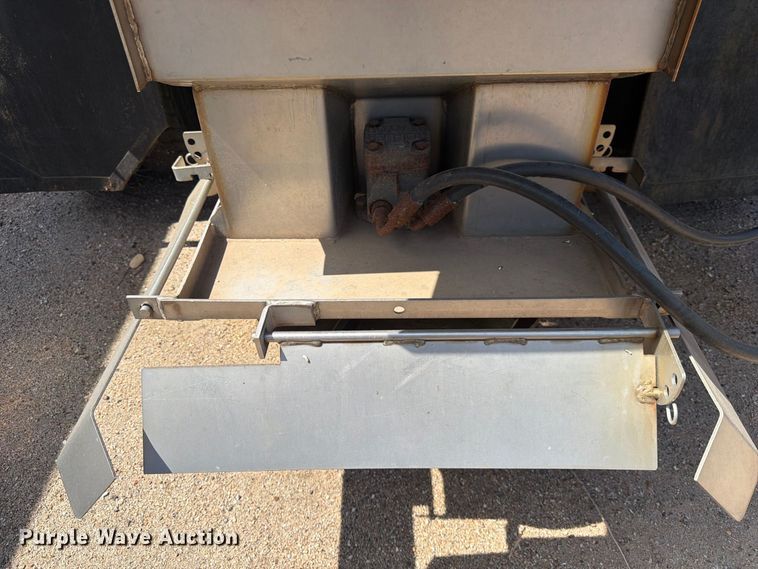 image for item MQ9158 2009 Sterling L7500 dump truck