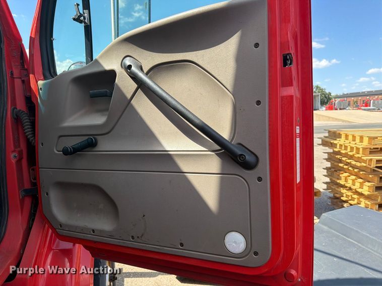 image for item MQ9158 2009 Sterling L7500 dump truck