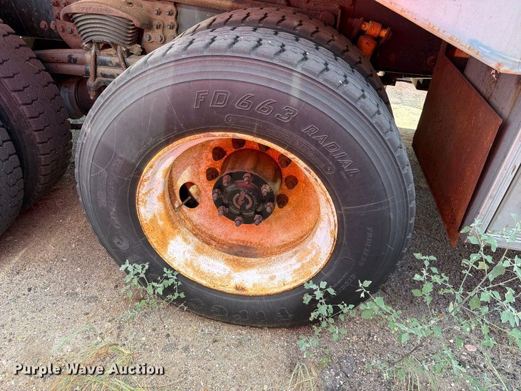 image for item MQ9158 2009 Sterling L7500 dump truck