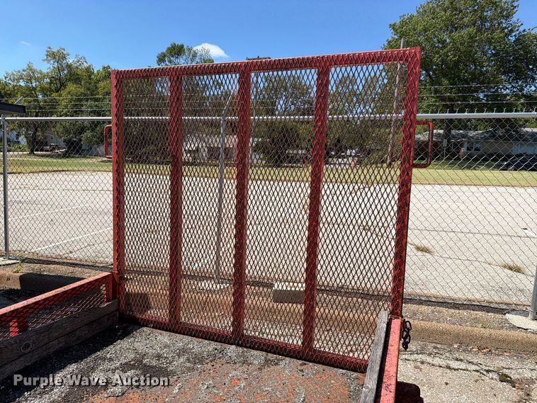 image for item NF9552 1982 Supreme utility trailer