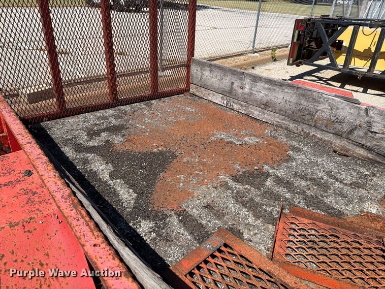 image for item NF9552 1982 Supreme utility trailer