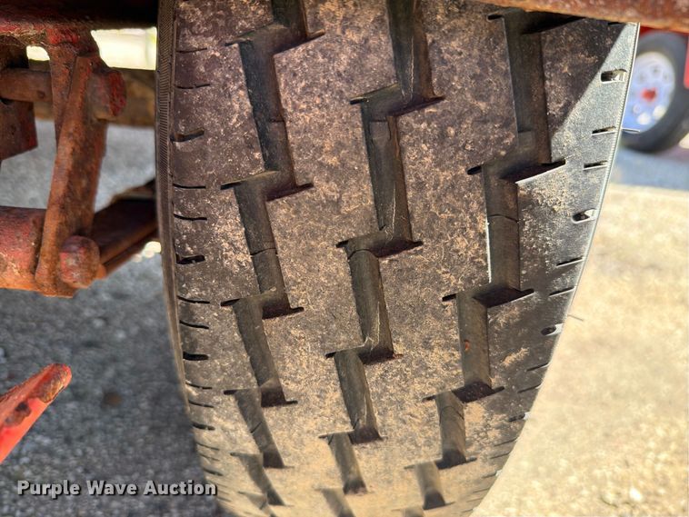 image for item NF9552 1982 Supreme utility trailer