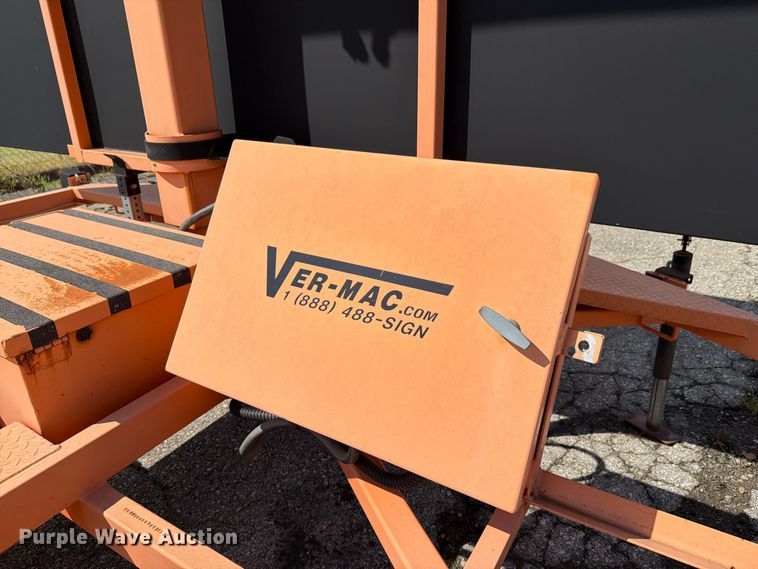 image for item NF9566 2009 Vermac message board trailer