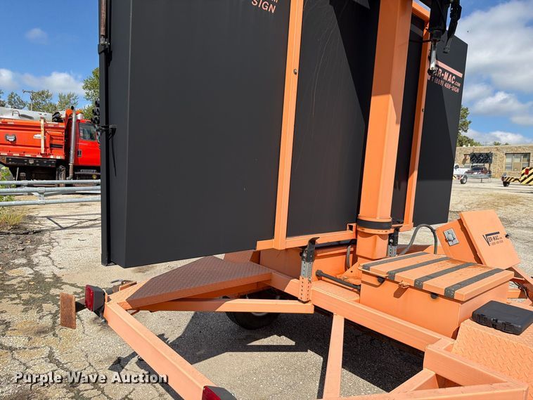 image for item NF9566 2009 Vermac message board trailer