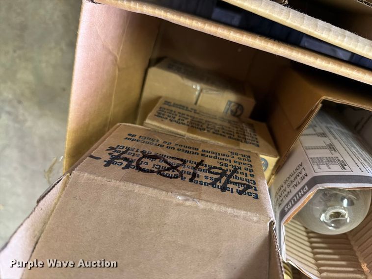 image for item NF9602 Approximately 42 light bulbs