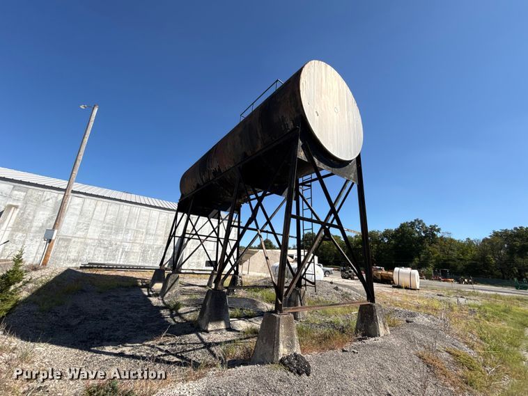 image for item OJ9539 Asphalt oil tank