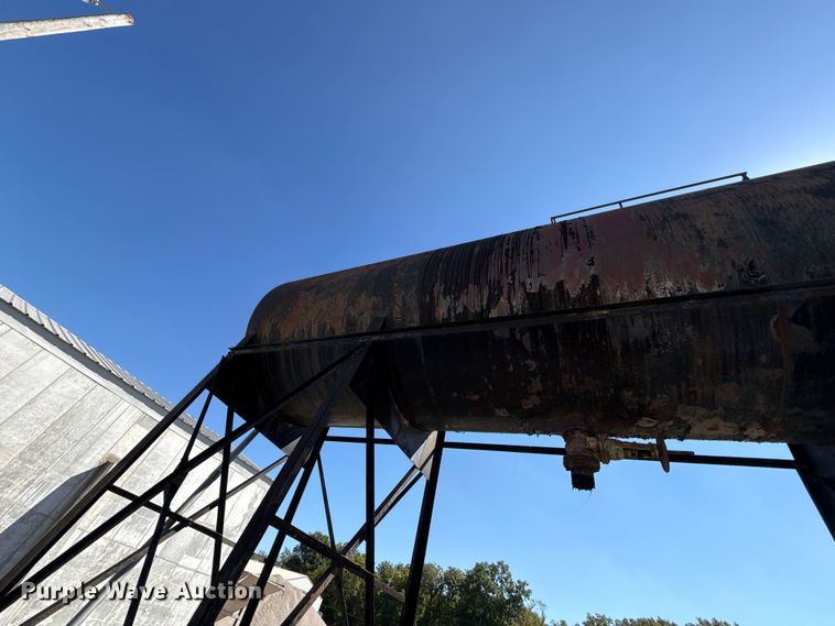 image for item OJ9539 Asphalt oil tank