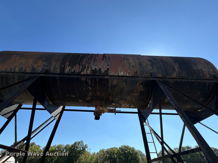 image for item OJ9539 Asphalt oil tank