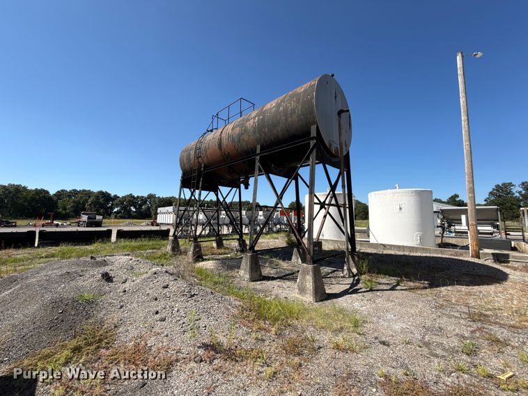 image for item OJ9539 Asphalt oil tank