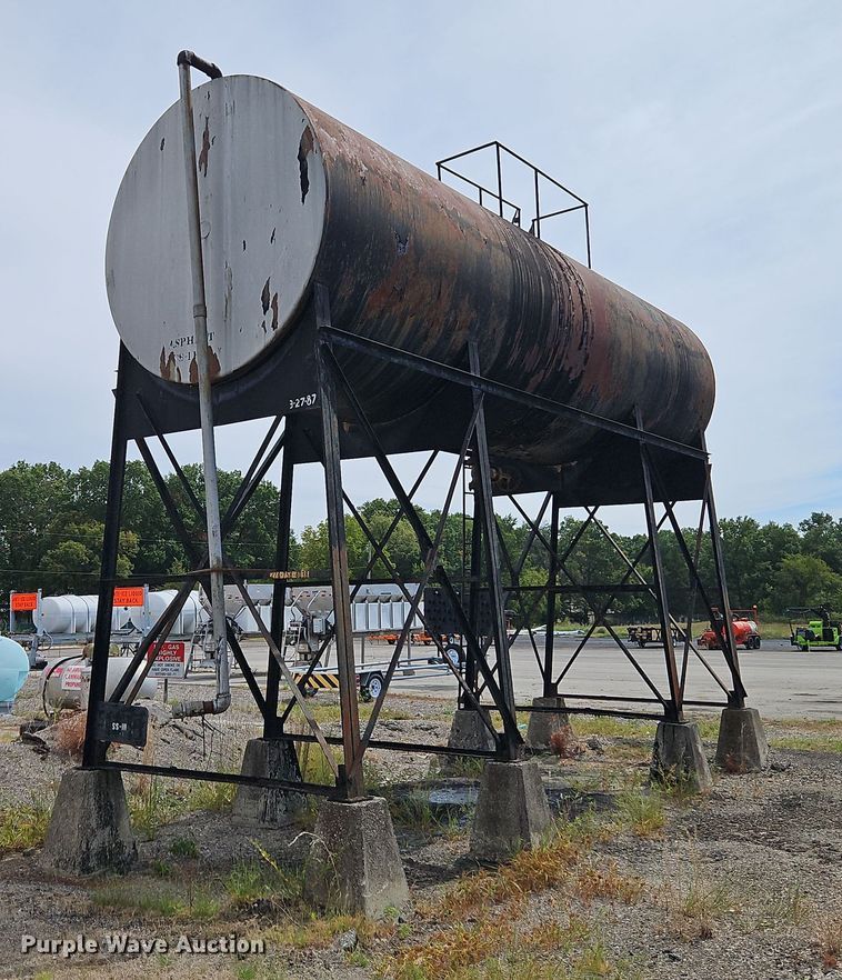 image for item OJ9539 Asphalt oil tank