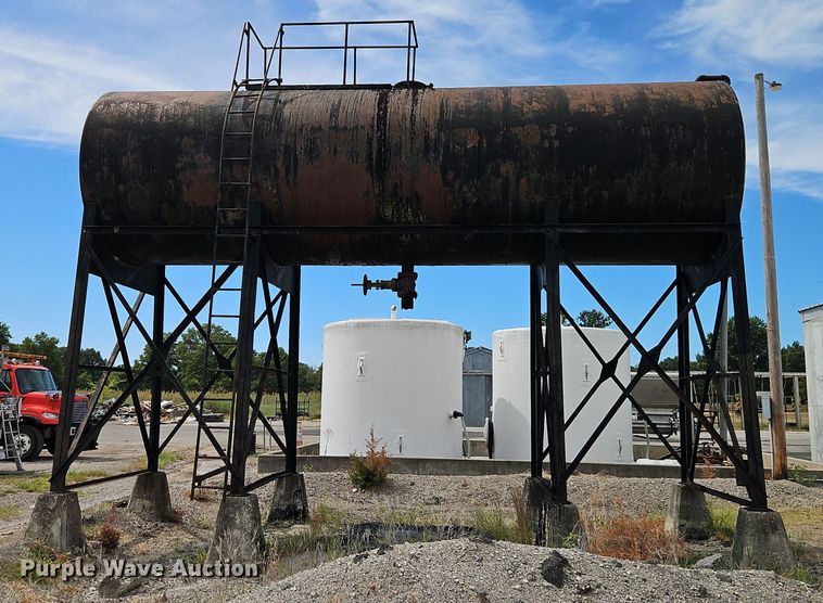 image for item OJ9539 Asphalt oil tank