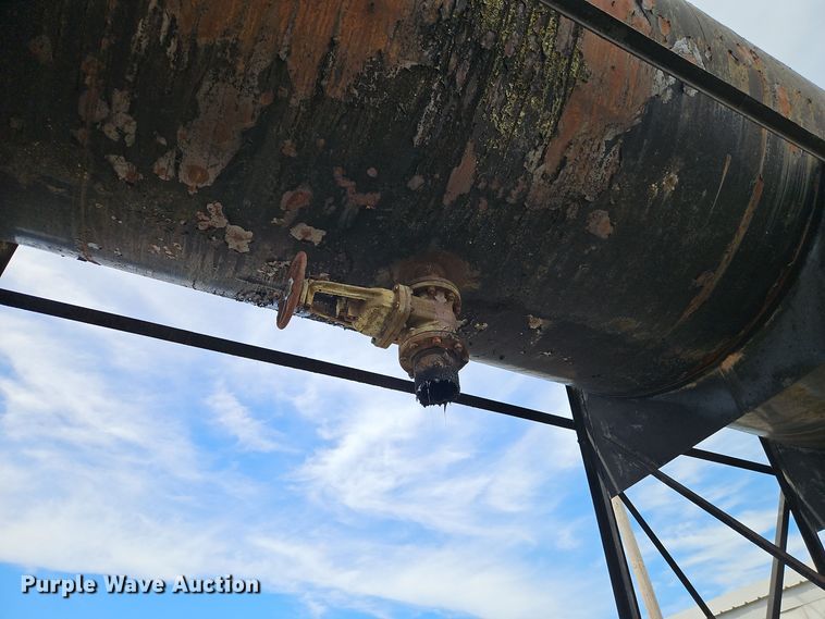 image for item OJ9539 Asphalt oil tank