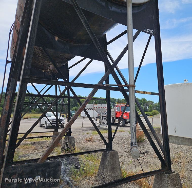 image for item OJ9539 Asphalt oil tank