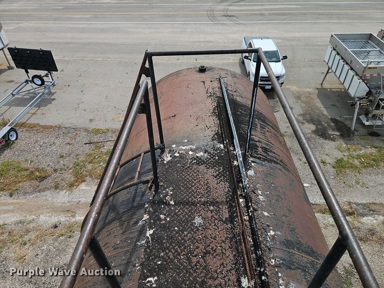 image for item OJ9539 Asphalt oil tank