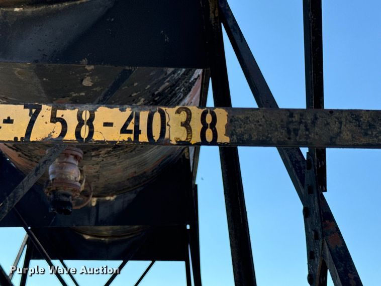 image for item OJ9539 Asphalt oil tank