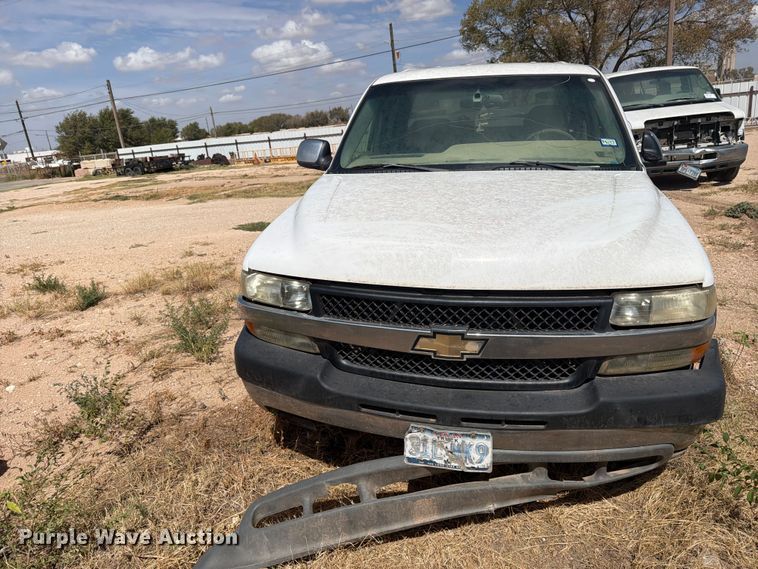 image for item DE1381 2002 Chevrolet Silverado 2500 Crew Cab pickup truck