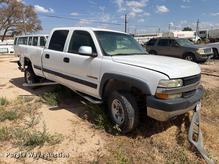 image for item DE1381 2002 Chevrolet Silverado 2500 Crew Cab pickup truck