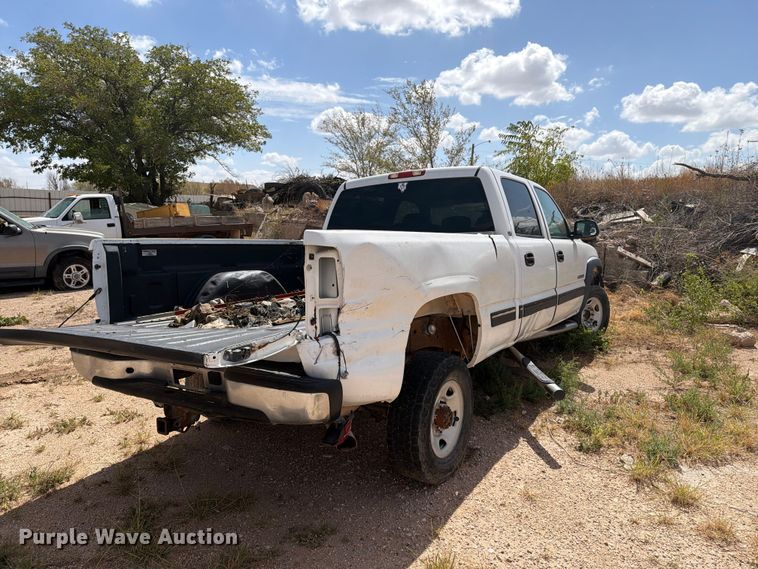 image for item DE1381 2002 Chevrolet Silverado 2500 Crew Cab pickup truck