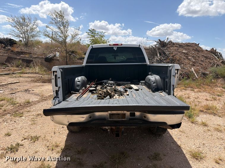 image for item DE1381 2002 Chevrolet Silverado 2500 Crew Cab pickup truck