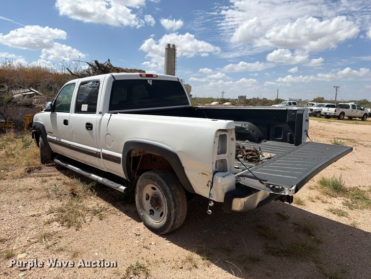 image for item DE1381 2002 Chevrolet Silverado 2500 Crew Cab pickup truck