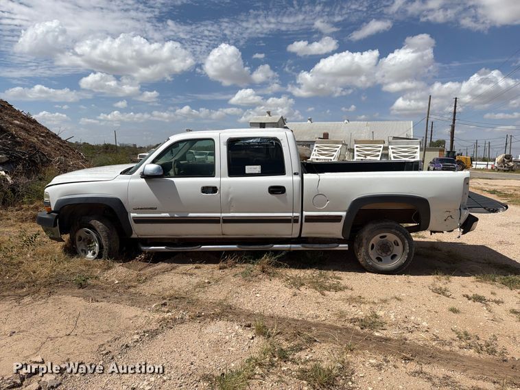image for item DE1381 2002 Chevrolet Silverado 2500 Crew Cab pickup truck