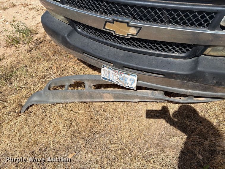 image for item DE1381 2002 Chevrolet Silverado 2500 Crew Cab pickup truck