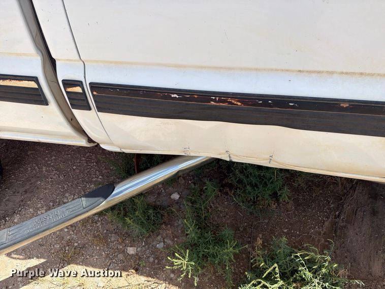 image for item DE1381 2002 Chevrolet Silverado 2500 Crew Cab pickup truck