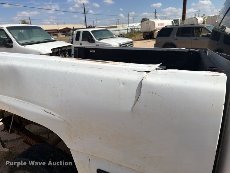 image for item DE1381 2002 Chevrolet Silverado 2500 Crew Cab pickup truck