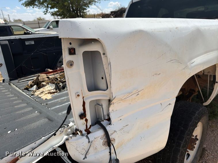image for item DE1381 2002 Chevrolet Silverado 2500 Crew Cab pickup truck