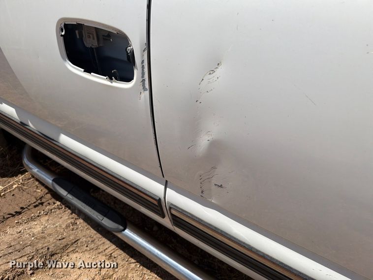 image for item DE1381 2002 Chevrolet Silverado 2500 Crew Cab pickup truck