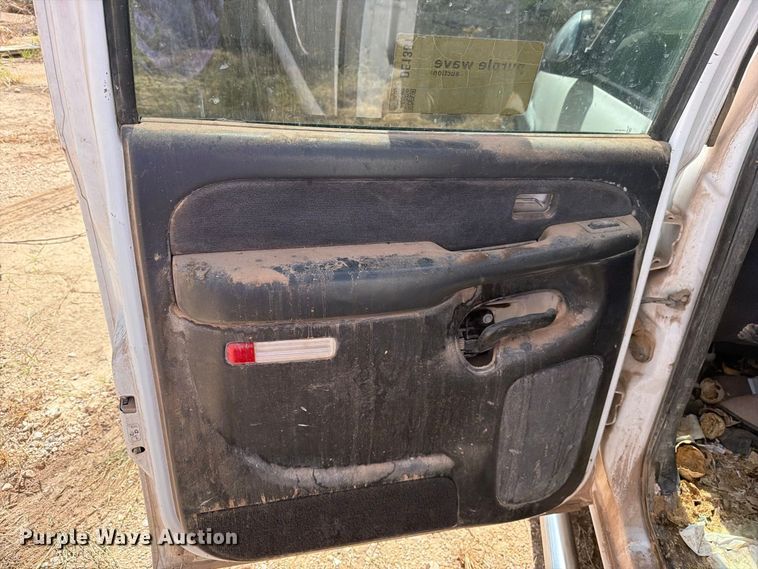 image for item DE1381 2002 Chevrolet Silverado 2500 Crew Cab pickup truck