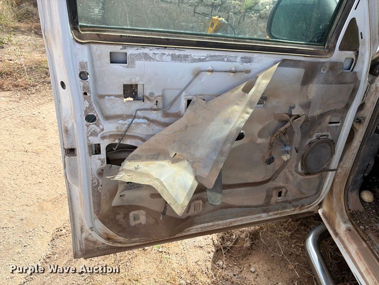 image for item DE1381 2002 Chevrolet Silverado 2500 Crew Cab pickup truck