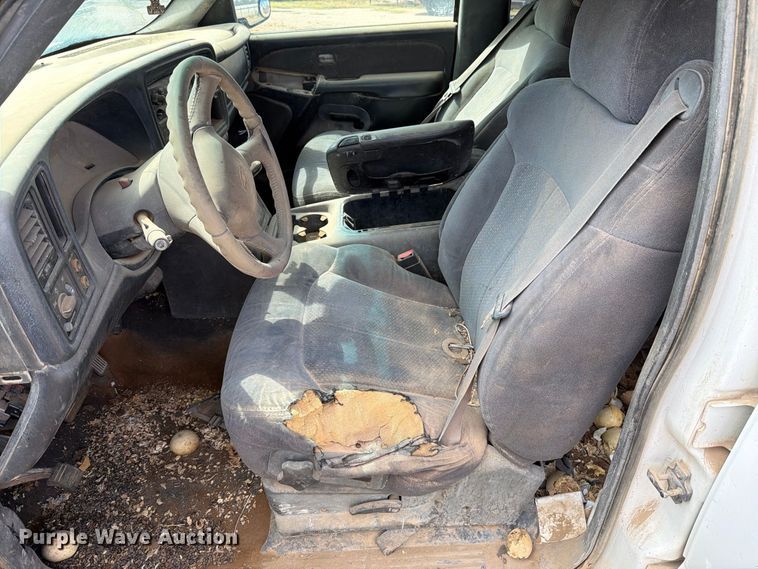 image for item DE1381 2002 Chevrolet Silverado 2500 Crew Cab pickup truck