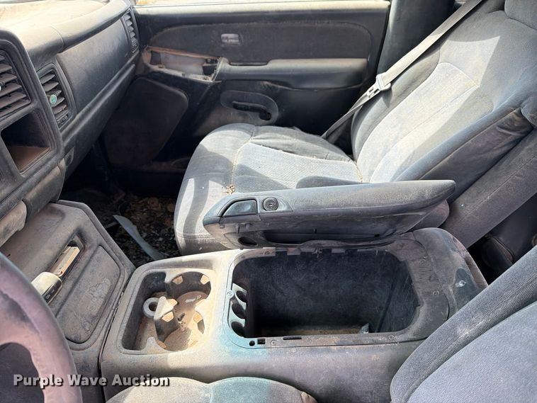 image for item DE1381 2002 Chevrolet Silverado 2500 Crew Cab pickup truck