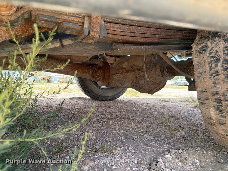 image for item DE1381 2002 Chevrolet Silverado 2500 Crew Cab pickup truck