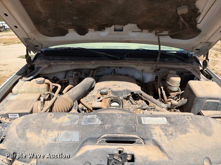image for item DE1381 2002 Chevrolet Silverado 2500 Crew Cab pickup truck