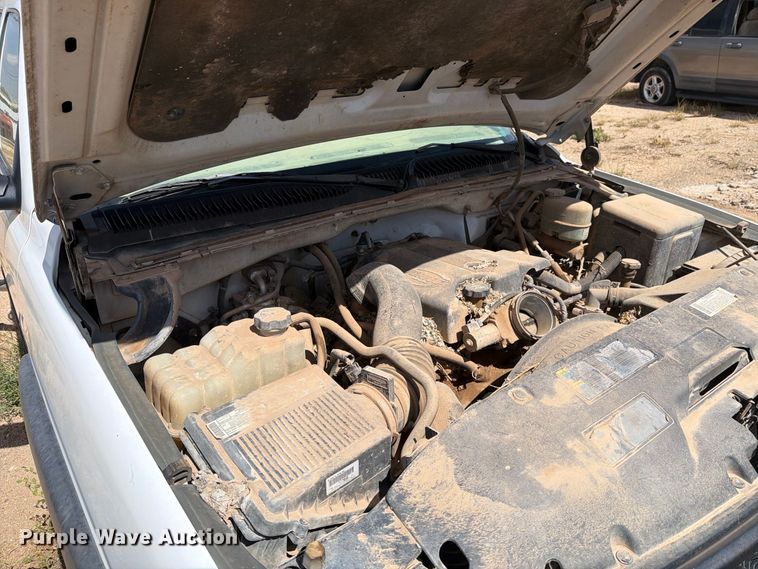 image for item DE1381 2002 Chevrolet Silverado 2500 Crew Cab pickup truck