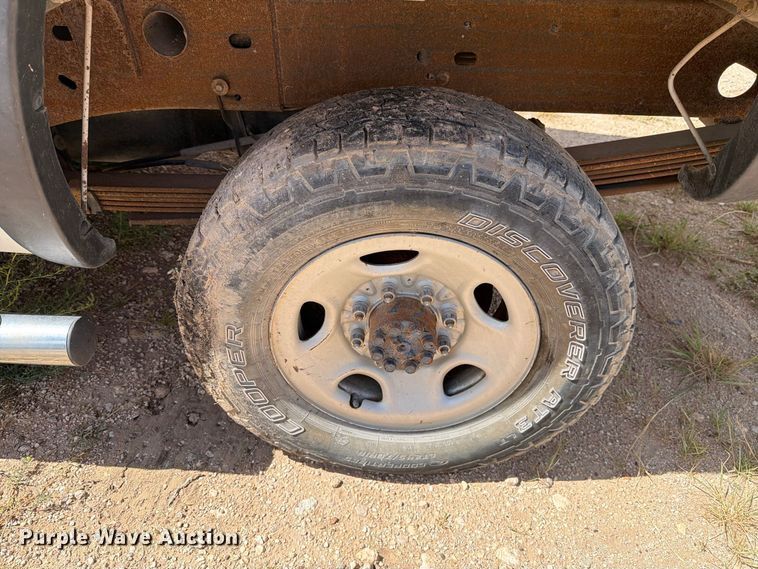 image for item DE1381 2002 Chevrolet Silverado 2500 Crew Cab pickup truck