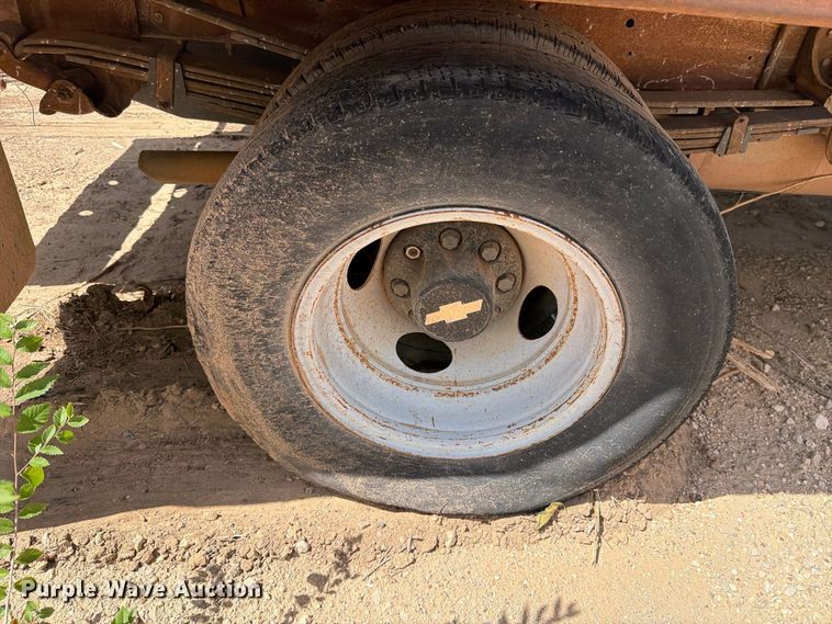image for item DE1383 1997 Chevrolet C3500 flatbed pickup truck