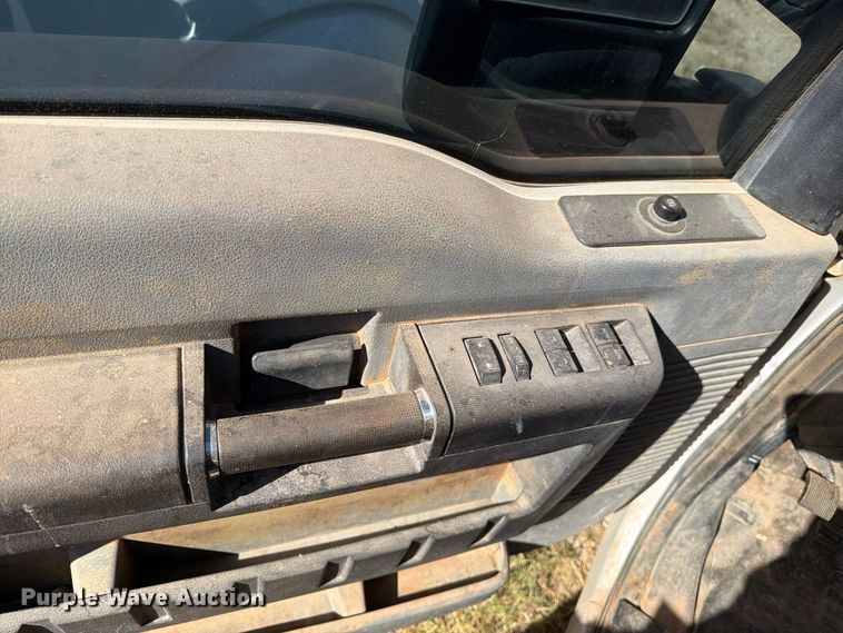 image for item DK6599 2013 Ford F250 Super Duty Crew Cab pickup truck