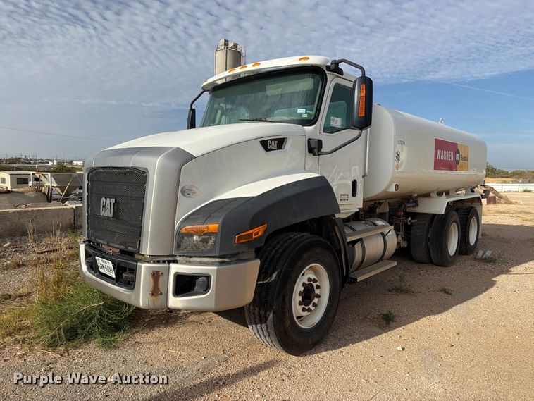 2016 Caterpillar CT660 water truck