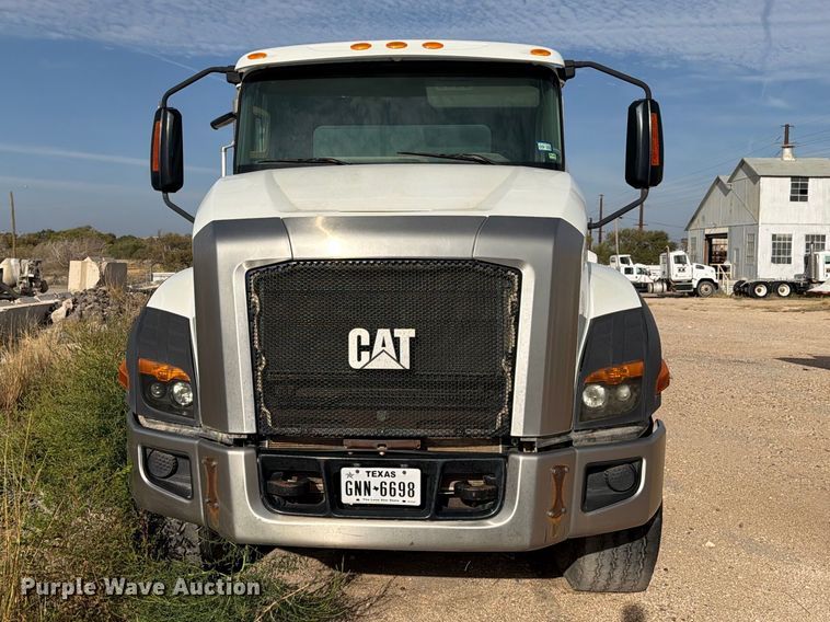 image for item DK6605 2016 Caterpillar CT660 water truck