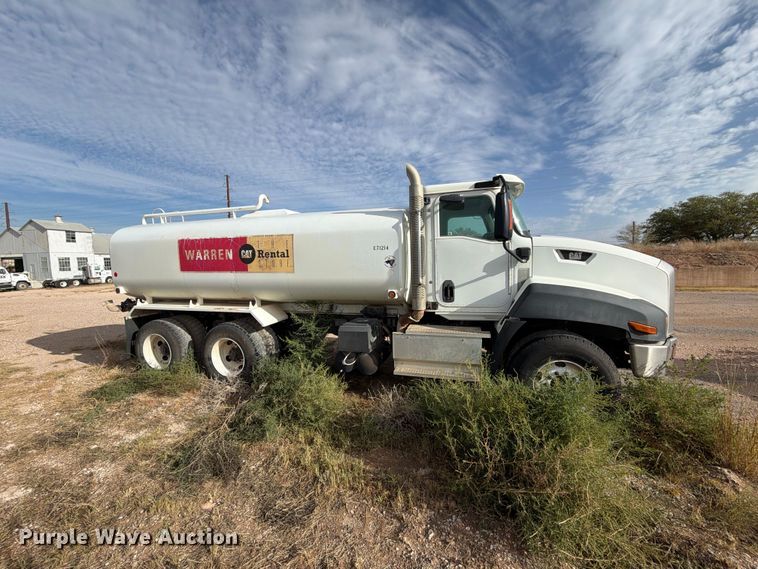 image for item DK6605 2016 Caterpillar CT660 water truck
