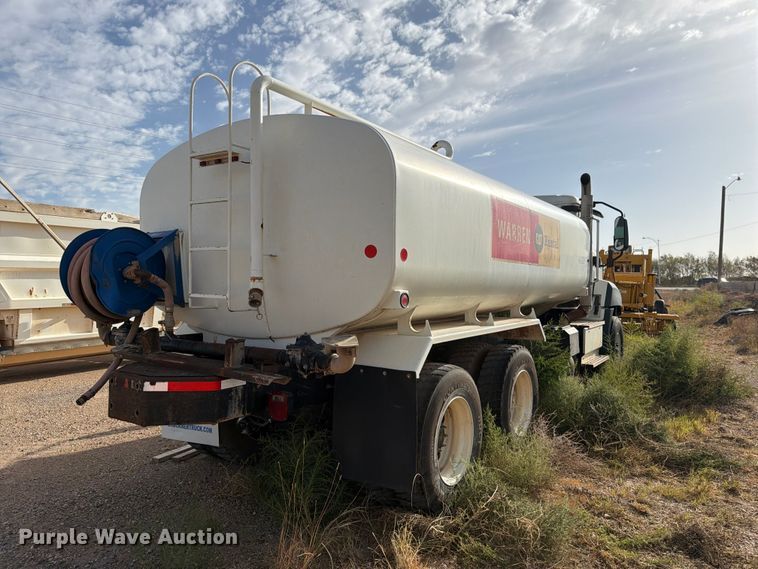 image for item DK6605 2016 Caterpillar CT660 water truck
