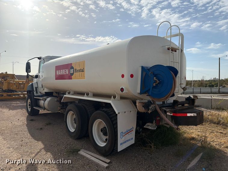 image for item DK6605 2016 Caterpillar CT660 water truck