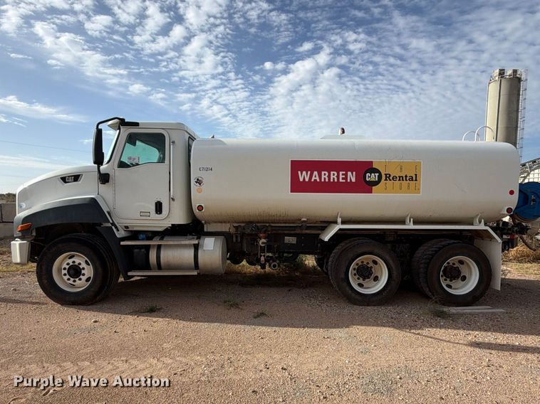 image for item DK6605 2016 Caterpillar CT660 water truck